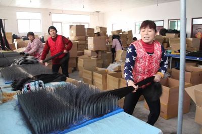梁山縣“扶貧微工廠”產品揚帆出海，創新廣告設計打開國際銷路